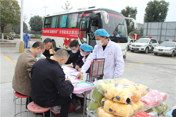 人民警察一心為民，捋袖捐血鐵血柔情——安康市公安局積極開展冬季獻血活動