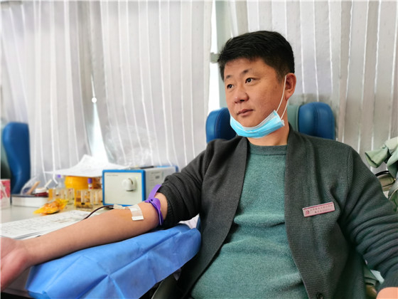 獻(xiàn)血傳真情，為黨旗添光彩 ——三元村春季無償獻(xiàn)血活動(dòng)側(cè)記