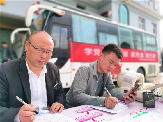 獻(xiàn)血傳真情，為黨旗添光彩 ——三元村春季無償獻(xiàn)血活動(dòng)側(cè)記