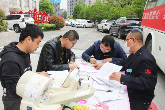 匯聚檢察愛(ài)心 踐行為民服務(wù)——安康市人民檢察院組織春季獻(xiàn)血活動(dòng)