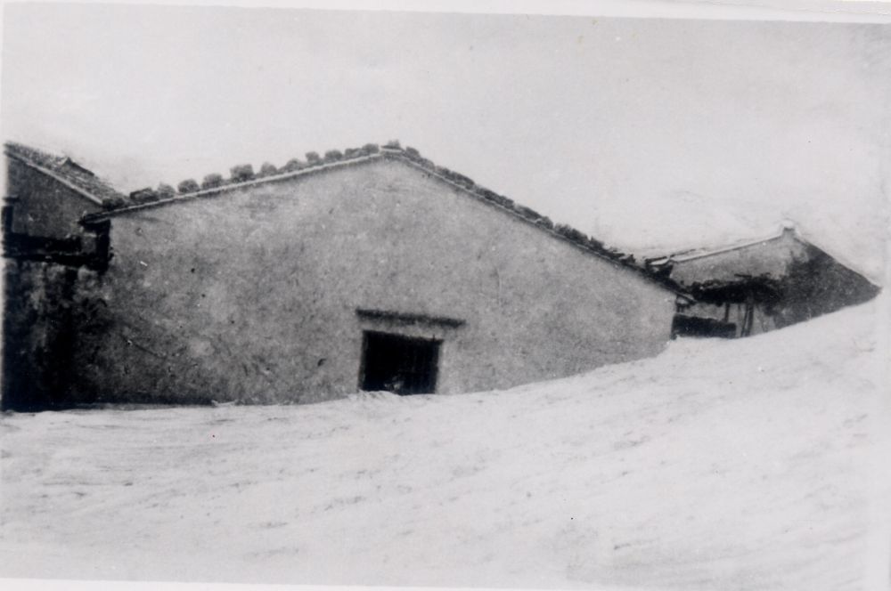 昔日的東山島風(fēng)沙掩埋部分村民村舍（資料照片）。